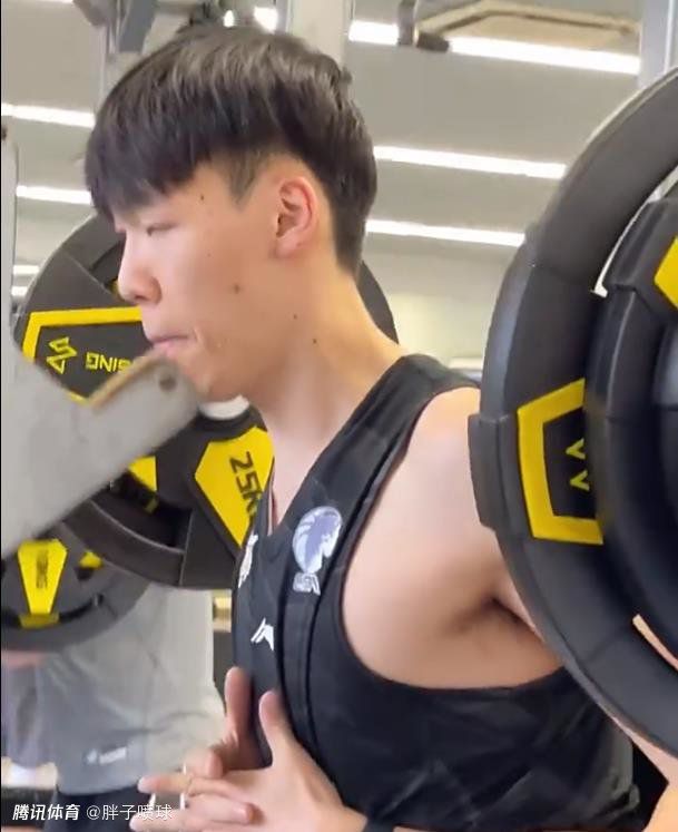 她淫乱的手